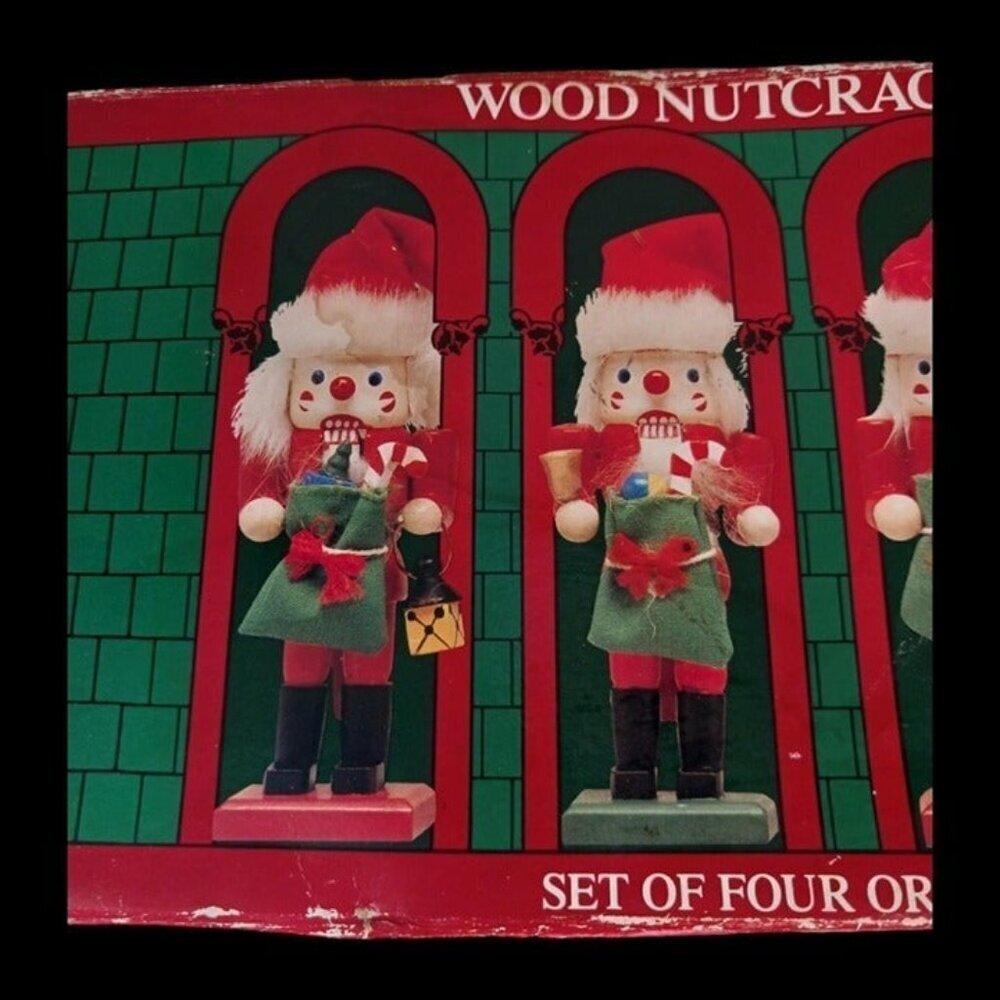 Wooden nutcracker set of 4 ornaments - Picture 5 of 6